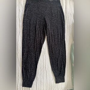Lululemon Align Joggers full length Leopard size 10 EUC
